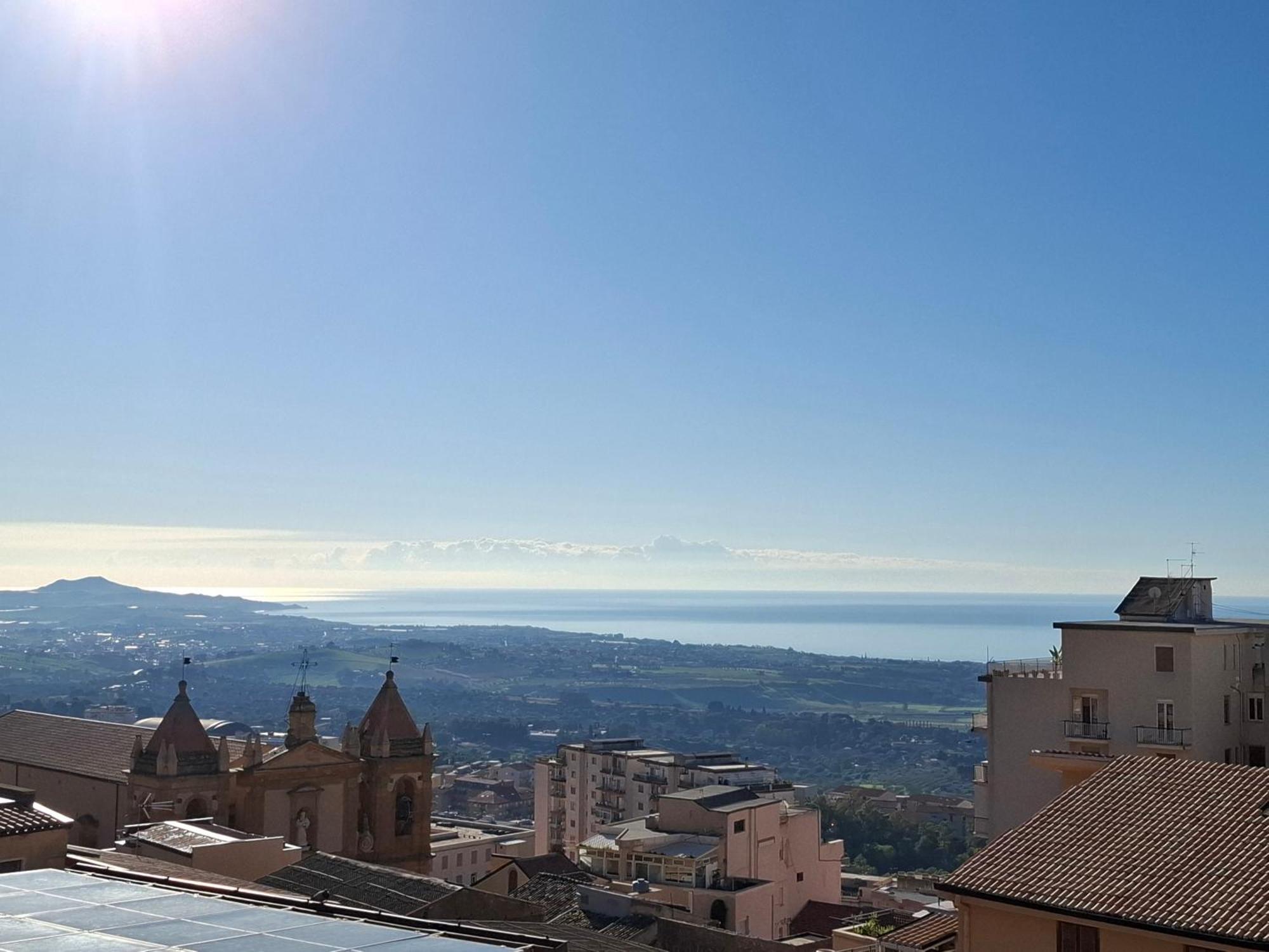 B&B Batara - "La Terrazza Del Centro" Agrigento Bagian luar foto
