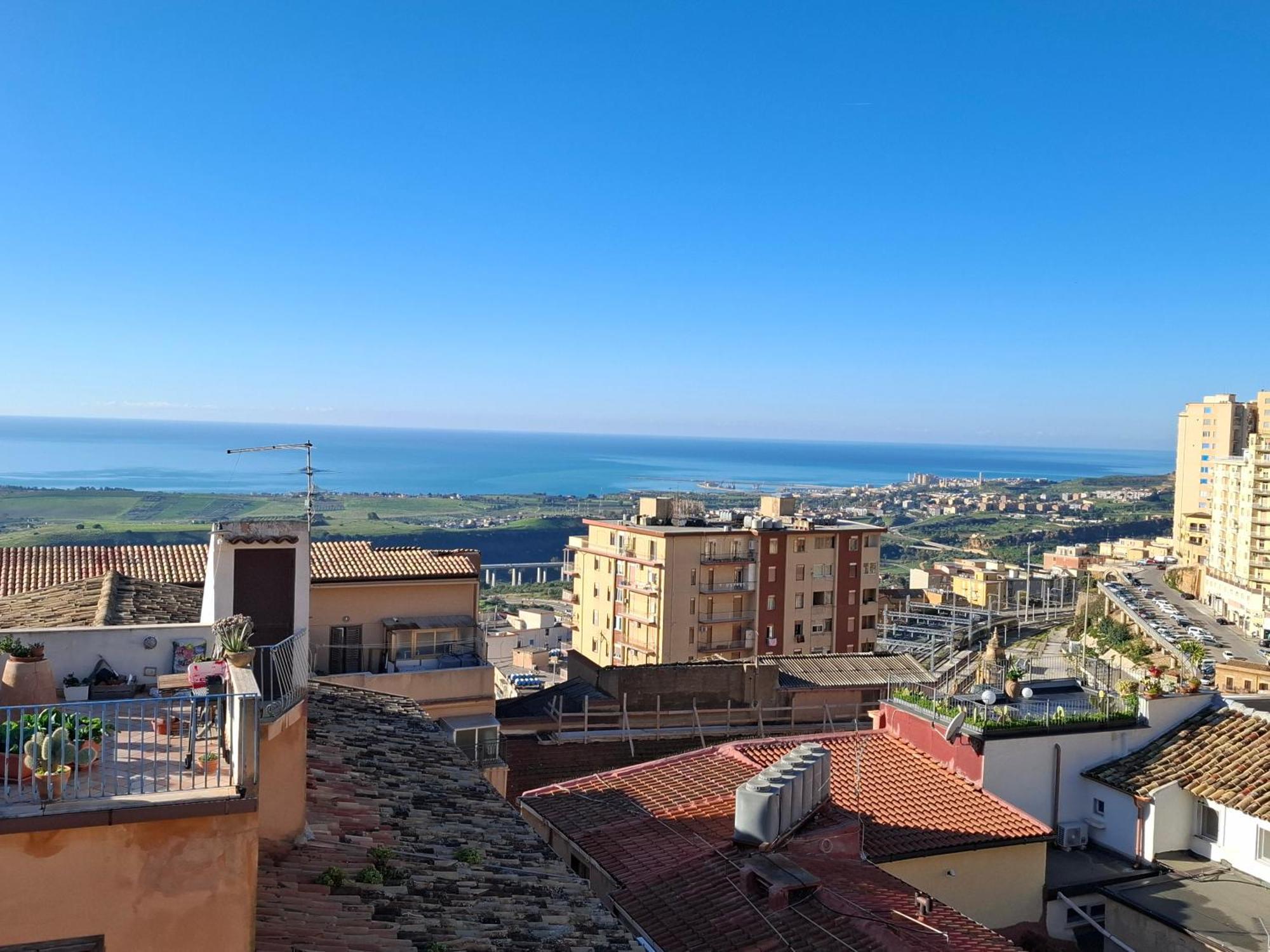 B&B Batara - "La Terrazza Del Centro" Agrigento Bagian luar foto